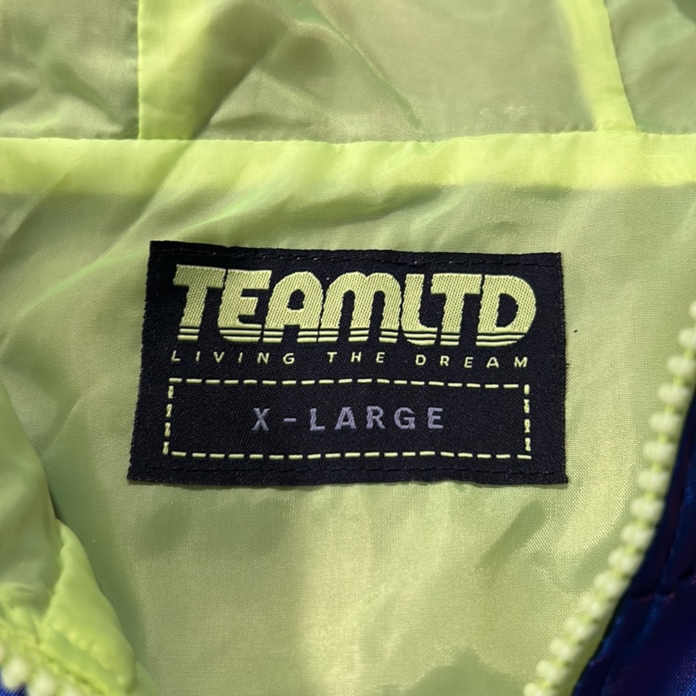 Windbreaker - Picture 6 of 7